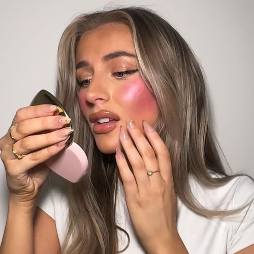 Over blushed model struggling to see in basic compact