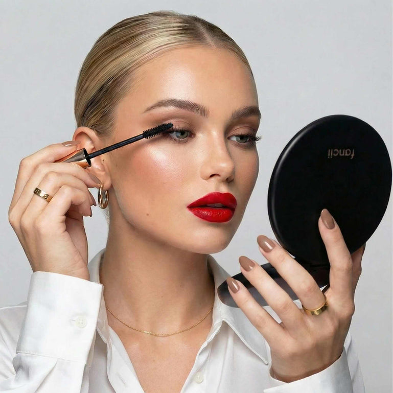 Fancii Taylor LED Lighted Compact mirror with 10x Magnification Weekender Charcoal Chic CHARCOAL CHIC

Black / 10x Magnifying Mirror CHARCOAL CHIC 
White / 10x Magnifying Mirror CHARCOAL CHIC 